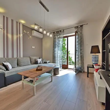 M By Interhome