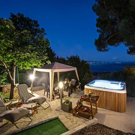 M By Interhome